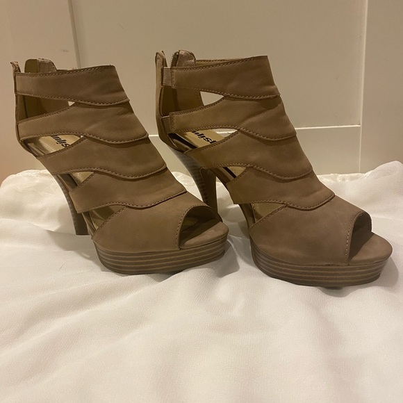 Unlisted 7 1/2 Medium Open Toe Beige heel - Picture 1 of 4